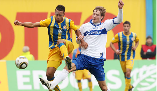Nach nur 13 Einsätzen für Eintracht Braunschweig bekam Karim Bellarabi (l.) eine Einladung zur U 20