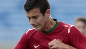 PORTUGAL: Diogo Dalot (18, FC Porto): Kommt über die rechte Seite und füttert die Mitspieler mit Flanken, die nicht ganz ungefährlich sind. Der Verteidiger kann aber auch herzhaft hinlangen
