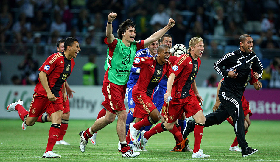 Vor zwölf Jahren feierte die deutsche U21 im Finale der Europameisterschaft einen 4:0-Sieg gegen England. Wenn es am Dienstag im EM-Achtelfinale gegen die Three Lions geht, sind zwei Spieler aus der damaligen Truppe beim A-Team dabei.