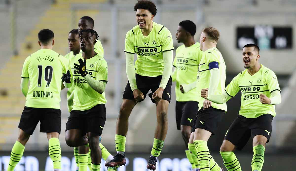 Borussia Dortmund ist erstmals in das Viertelfinale der UEFA Youth League eingezogen und setzte sich die Mannschaft im Achtelfinale im Elfmeterschießen gegen Manchester United durch.