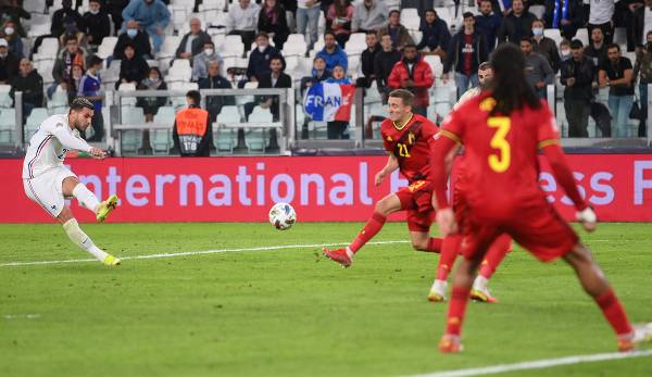 Theo Hernandez, Bruder von Bayern-Star Lucas, nimmt Maß und erzielt das 3:2 zum Sieg Frankreichs gegen Belgien.