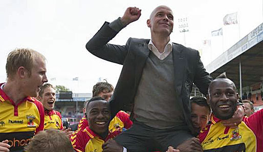 Erik ten Hag feierte den Aufstieg in die Eredivisie mit Go Ahead Eagles Deventer