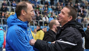 Jena-Trainer Andreas Zimmermann (l.) mit Andreas Petersen, dem Trainer des 1. FC Magdeburg