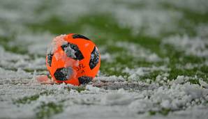 Die Partie zwischen Erzgebirge Aue und dem 1. FC Köln steht auf der Kippe. Der Grund: Schneefall.