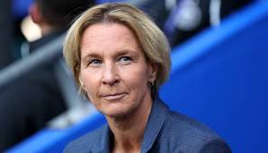 Bundestrainerin Martina Voss-Tecklenburg kann mit der ersten Hälfte ihres Teams nicht zufrieden sein.