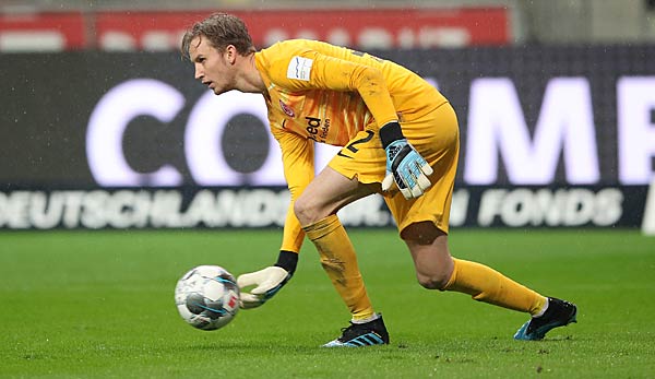 Frankfurt-Torwart Frederik Rönnow könnte zukünftig für Schalke auflaufen.