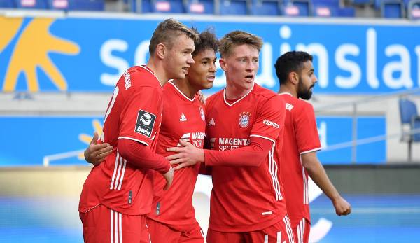 Nach Informationen der Bild-Zeitung wechselt Angreifer-Talent Lasse Günther (vorne links) ablösefrei vom FC Bayern München nach Augsburg.