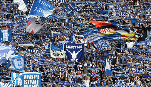 Die Fans der Hertha lassen das Olympiastadion bei Heimspielen in blau-weiß erstrahlen