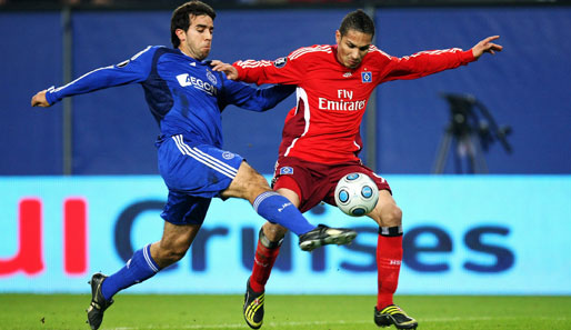 Paulo Guerrero (rechts) verlor mit dem Hamburger SV gegen Ajax Amsterdam