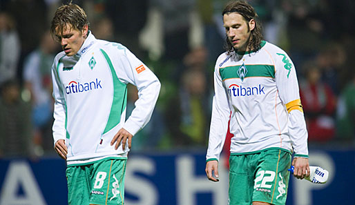 Enttäuschung nach dem verlorenen UEFA-Cup-Finale: Werder Bremens Torsten Frings (r.) und Clemens Fritz