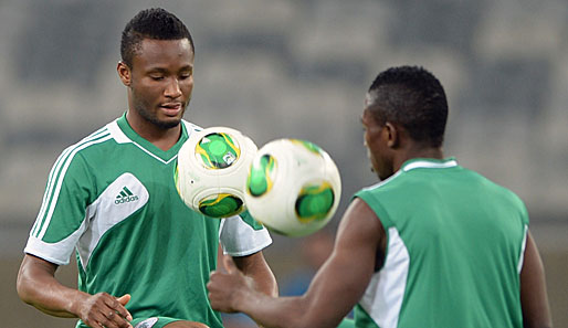 Chelseas John Obi Mikel (l.) will für den Auftaktsieg für Nigeria sorgen