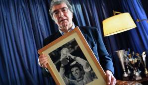79 Jahre wird Dino Zoff am 28. Februar 2021 alt. Wir gratulieren einem der größten Torhüter der Fußball-Geschichte. Im Ranking der ältesten WM-Spieler aller Zeiten ist er zwar nicht ganz vorne, dafür gehört dem Italiener ein ganz besonderer Rekord!