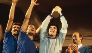 Platz 6: Dino Zoff ist nicht nur der sechstälteste Spieler der WM-Geschichte, sondern auch der älteste Weltmeister aller Zeiten. Im WM-Finale 1982 brachte er Rummenigge, Fischer und Co. trotz seiner 40 Jahre, vier Monate und 13 Tage zur Verzweiflung.