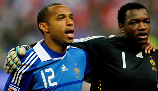 Frankreich-Kapitän Henry (l.) steht vor seiner vierten WM - wenn die Playoffs überstanden werden