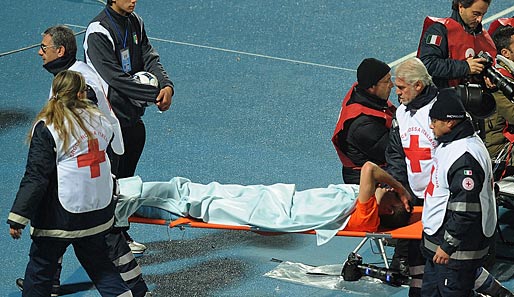 Robin van Persie nach seiner Verletzung im Spiel gegen Italien