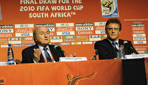 FIFA-Präsident Sepp Blatter (l.) und Generalsekretär Jerome Valcke standen Rede und Antwort