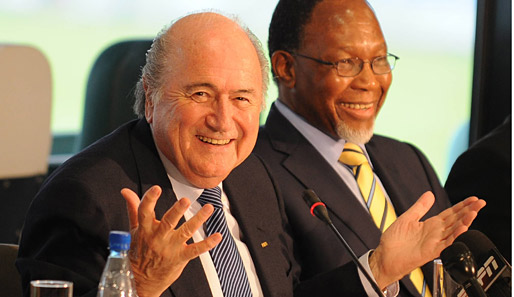 Die FIFA unter Sepp Blatter (l.) verteidigt das Marketingkonzept der WM 2010 in Südafrika