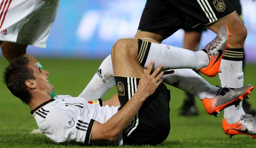 Miroslav Klose am Boden: Der 31-Jährige will gegen Australien sein Formtief beenden