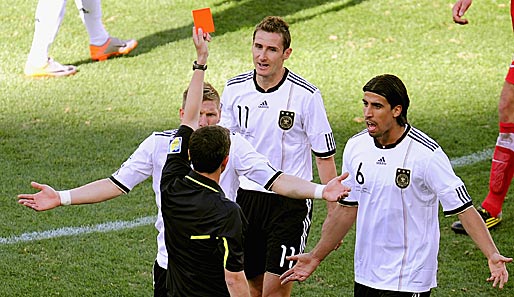 Miroslav Klose sah in der 37. Minute Gelb-Rot