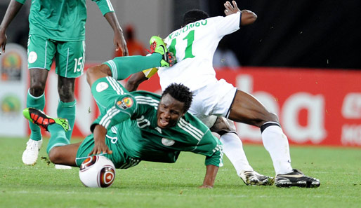 John Obi Mikel (l.) kam in der WM-Qualifikation für Südafrika auf sieben Einsätze