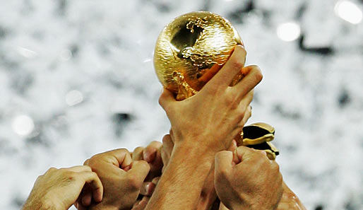 Am 11. Juli 2010 wird der neue Weltmeister feststehen - wer reckt dann den Pokal in die Höhe?