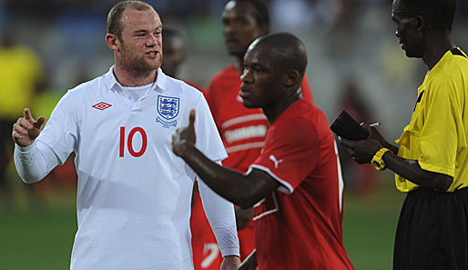 Wayne Rooney (l.) setzte gegen die Platinum Stars den Schlusspunkt zum 3:0
