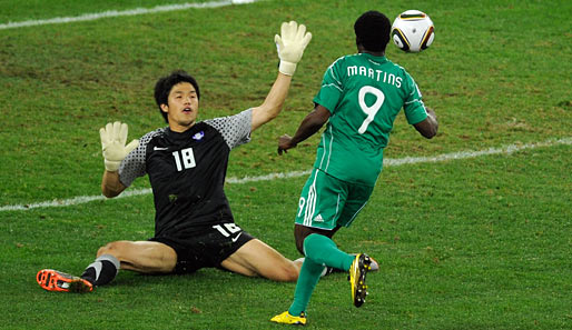 Wie so vieles bei dieser WM für Nigeria ging auch dieser Ball von Obafemi Martins daneben