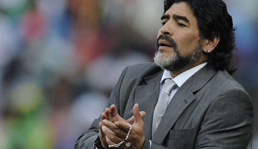 Erste Stimmen fordern einen langfristigen Kontrakt für Diego Maradona