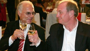 Uli Hoeneß stärkt Franz Beckenbauer den Rücken