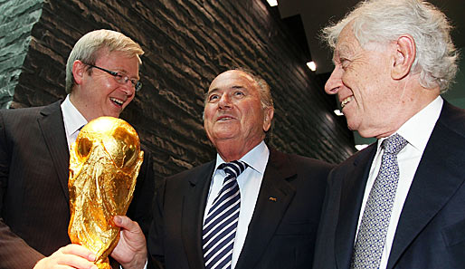 Australiens Premierminister Kevin Rudd, FIFA-Boss Sepp Blatter und Frank Lowy (v.l.n.r.)