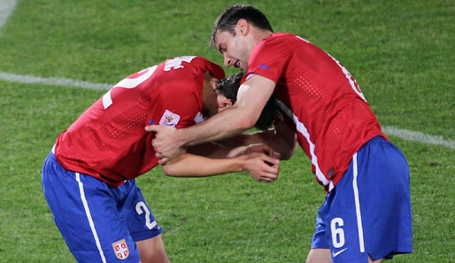 Unter Tränen: Zdrawko Kuzmanovic (l.) ließ seinen Emotionen nach dem Spiel freien Lauf
