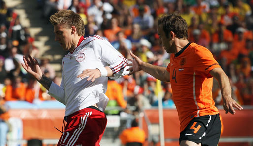 Joris Mathijsen (r.) siegte mit den Niederlanden gegen Dänemark mit 2:0