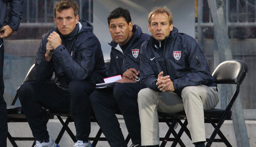 Jürgen Klinsmann (r.) startete mit den USA mit einem Sieg und einem Remis in die WM-Qualifikation