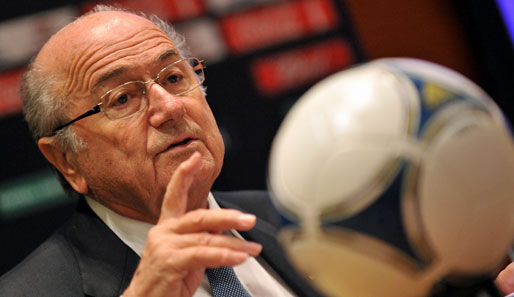 Joseph Blatter will die Flucht der drei Fußballer nicht unkommentiert stehen lassen