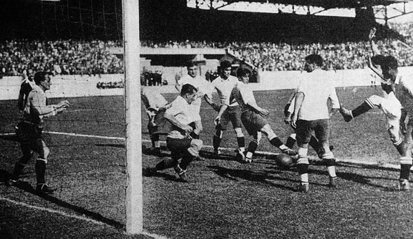 Gastgeber Uruguay besiegte Argentinien im WM-Finale 1930 mit 4:2