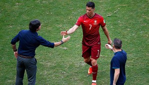 Abgang: Cristiano Ronaldo und der Handschlag mit Bundestrainer Jogi Löw
