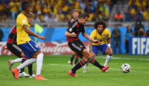 Miroslav Klose trifft zum 2:0 und übernimmt den ersten Platz in der WM-Torschützenliste