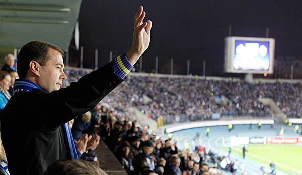 Russlands Premierminister Dimitri Medwedew bei einem Fußballspiel in Sankt Petersburg