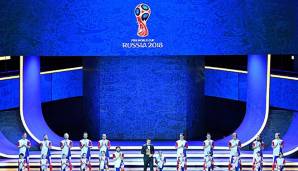 WM Auslosung mit Mirsolav Klose und dem WM-Pokal