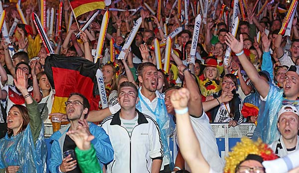 Die Fans in Deutschland können sich zur WM offenbar auf nächtliches Public Viewing freuen.