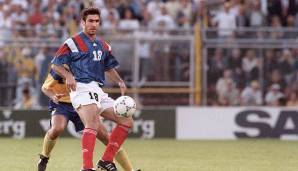 Eric Cantona (Frankreich): 1994 verpassten die Franzosen die WM-Qualifikation und ein Jahr später folgte Cantonas Kung-Fu-Tritt gegen einen Fan. Das "Enfant terrible" trat 1997 vom Fußball zurück und widmete sich fortan der Schauspielerei.