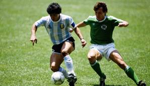 WM 1986: Mit fünf Treffern, darunter sein Jahrhunderttor und die "Hand Gottes", führte Diego Maradona Argentinien in Mexiko zum Titel und wurde folgerichtig als bester Spieler ausgezeichnet.