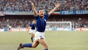 WM 1990: Salvatore Schillaci gewann in Italien nicht nur den Goldenen Ball, sondern mit sechs Turniertoren auch den Goldenen Schuh als bester Torschütze. Für das Finale reichte es für die Italiener dennoch nicht.