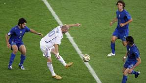 WM 2006: Von Zinedine Zidane bleibt bei der WM in Deutschland vor allem dessen Kopfstoß in Erinnerung. Dabei hatte er zuvor ein überragendes Turnier gespielt und Frankreich ins Finale geführt.