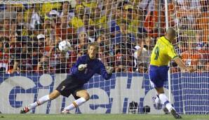 7. Niederlande - Bilanz: 1:2. 1998 2:4 gegen Brasilien (HF), 2014 4:3 gegen Costa Rica (VF), 2014 2:4 gegen Argentinien (HF). Foto: Ronaldo verwandelt gegen Oranje-Keeper Edwin van der Sar.