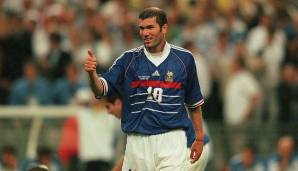 Zinedine Zidane gilt ohne Zweifel als einer der besten Mittelfeldspieler aller Zeiten. Nach einer Roten Karte im zweiten Gruppenspiel verpasste er die nächsten beiden Spiele, im Finale war er allerdings wieder dabei und erzielte die ersten beiden Tore.