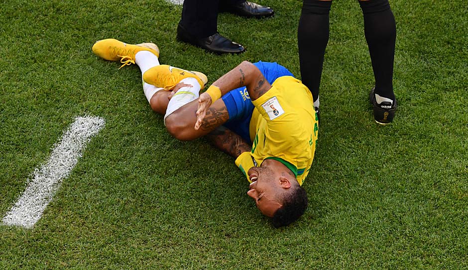Neymar war beim Achtelfinalsieg von Brasilien gegen Mexiko nicht nur wegen seiner fußballerischen Fähigkeiten, sondern auch wegen einer Schauspieleinlage im Mittelpunkt. SPOX hat die besten Netzreaktionen zusammengefasst.