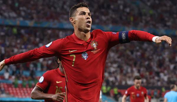 Cristiano Ronaldo hat beim WM-Qualifikationsspiel am Mittwochabend gegen Irland sein 110. und sein 111. Länderspieltor für Portugal erzielt.