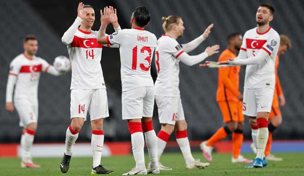 Die Türken gewannen das Hinspiel gegen die Niederlande mit 4:2.