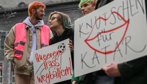 Dienstag in Zürich: Vertreter der LGBTQ-Community protestieren gegen Homophobie und Hassrede im Zusammenhang mit der WM in Katar.